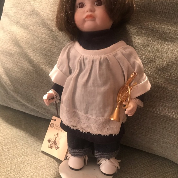 DECORATIVE CHOIR BOY DOLL! - Picture 2 of 3